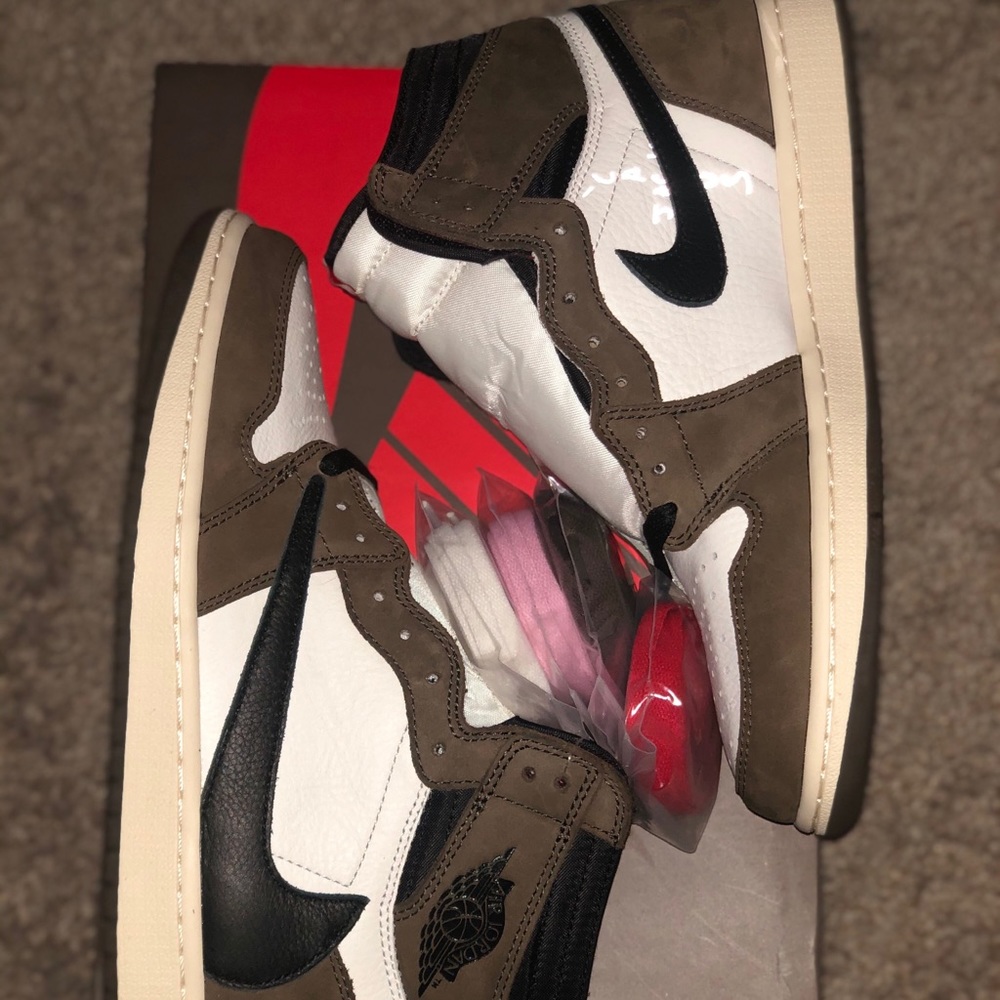 TRAVIS SCOTT AIR JORDAN 1 size 9